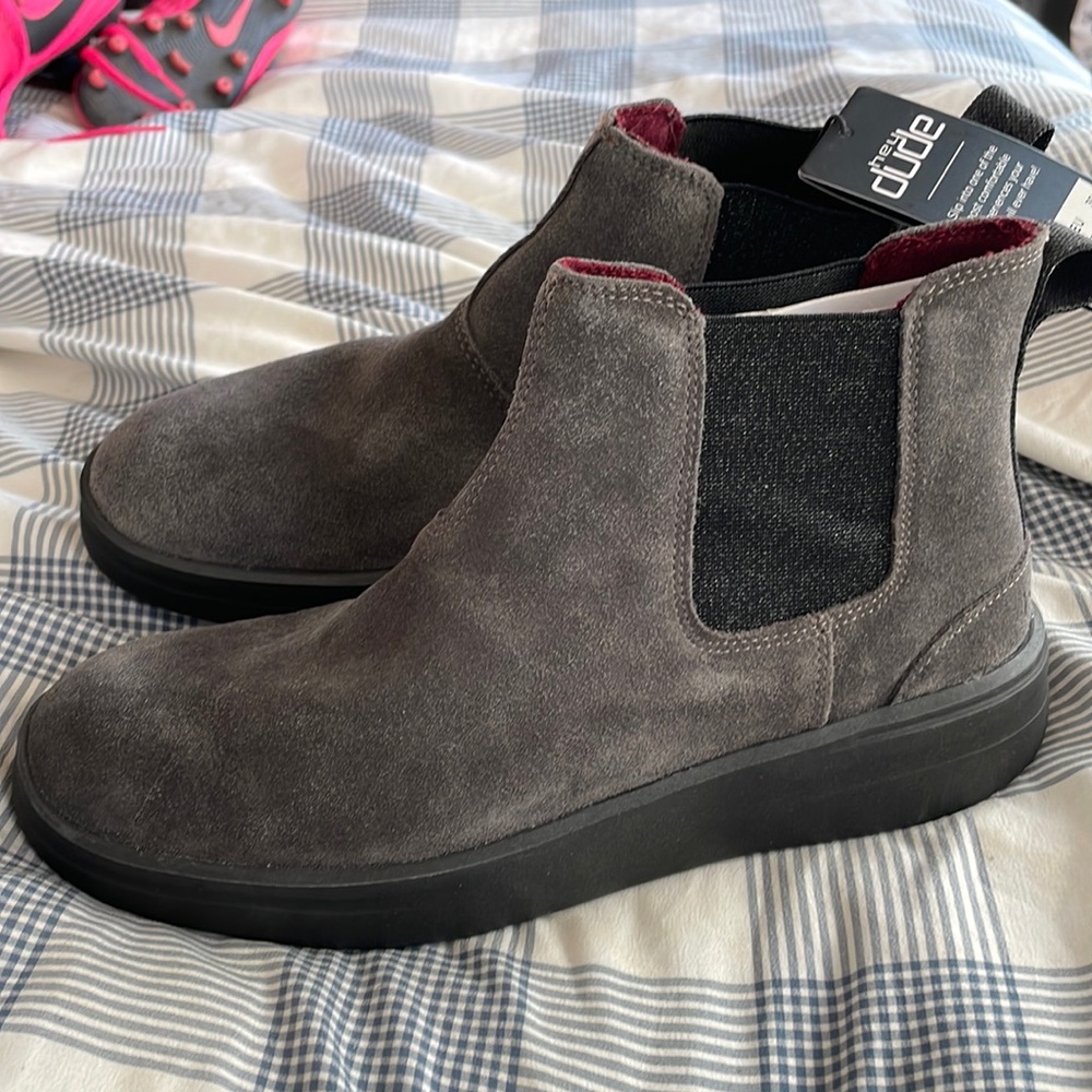 Hey Dude Vic Suede Chelsea style boot Size 8